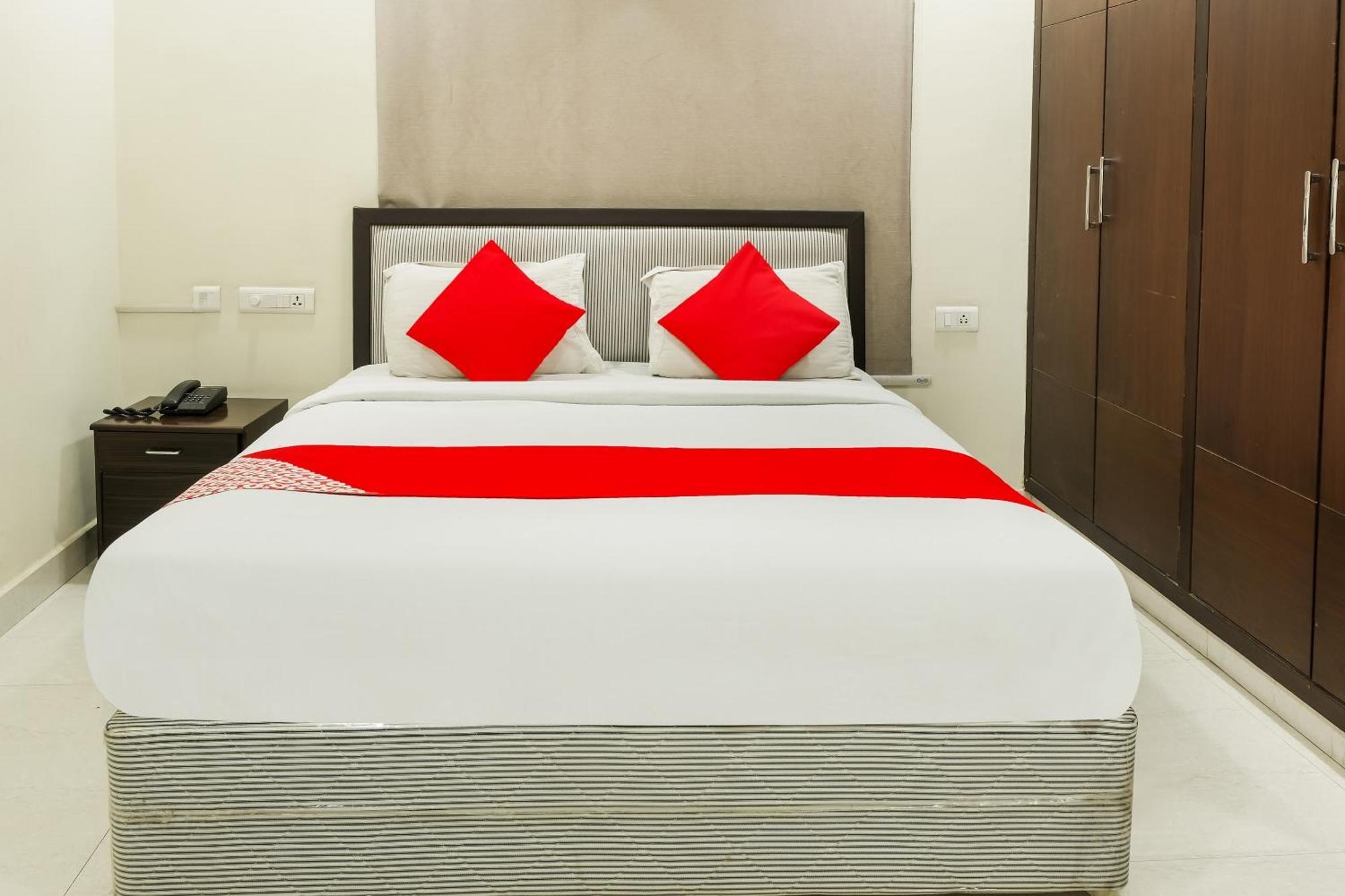 Hotel OYO 73795 Karthikeya Pride Vijayawāda Exterior foto