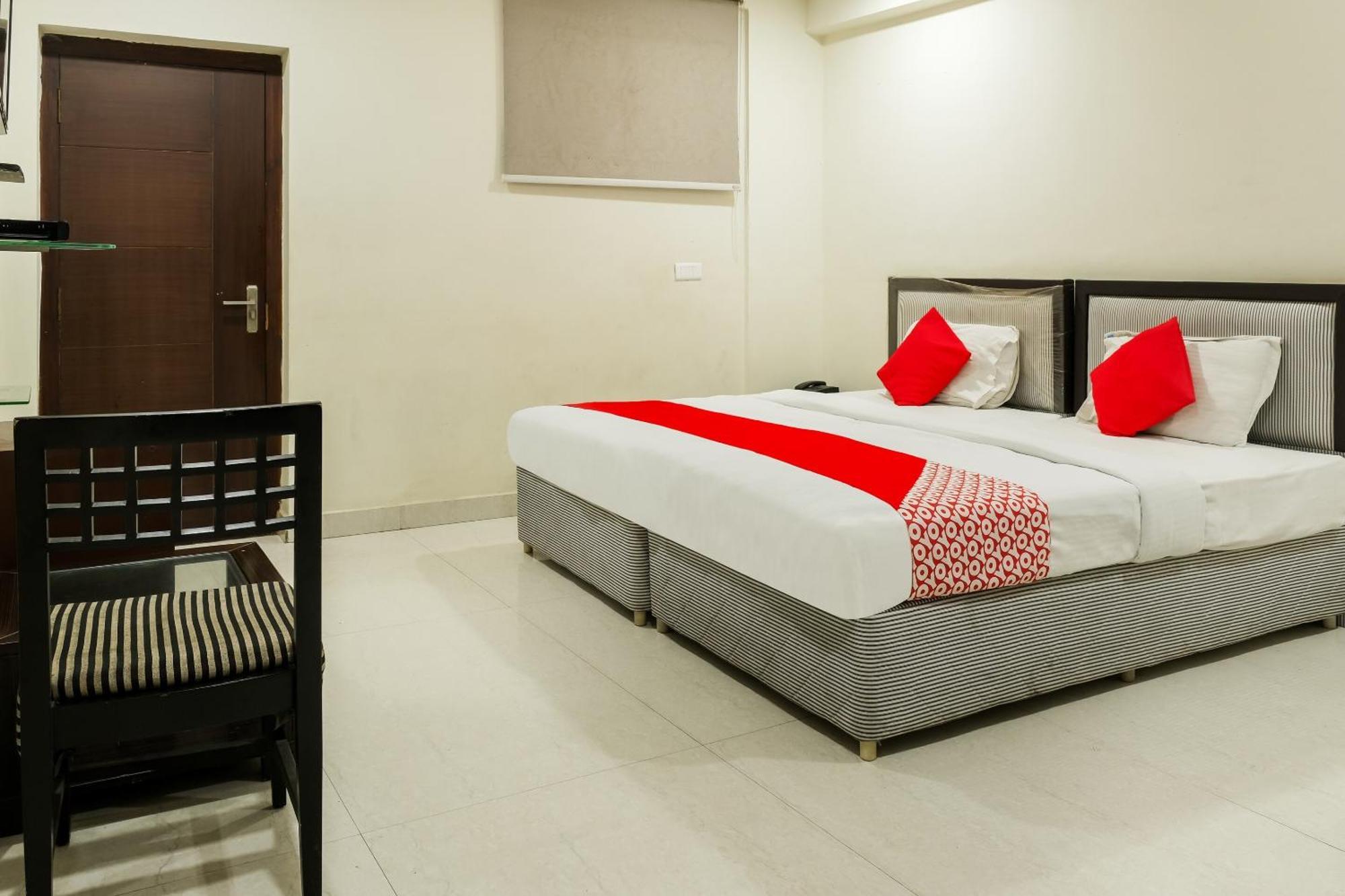 Hotel OYO 73795 Karthikeya Pride Vijayawāda Exterior foto