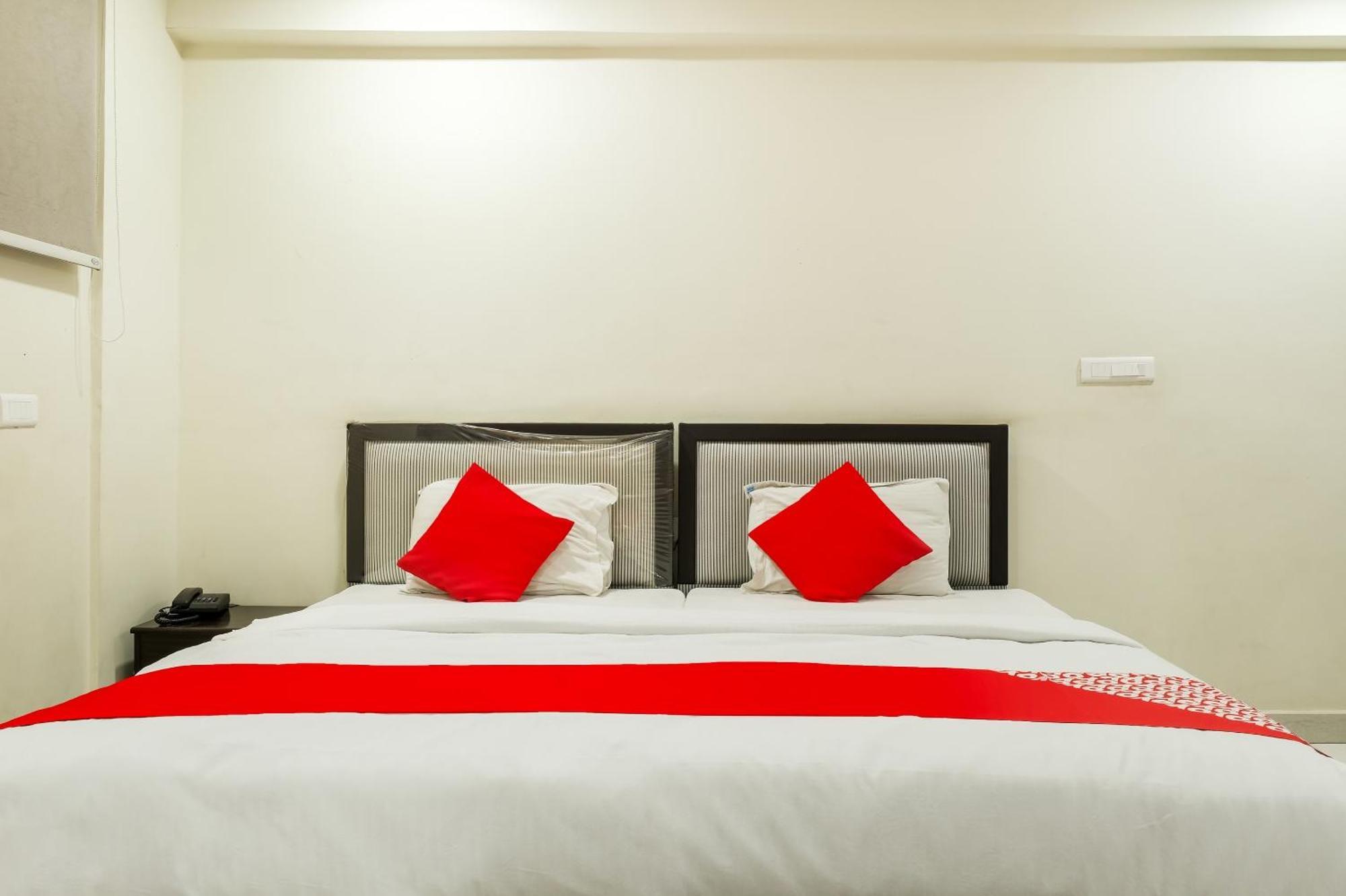 Hotel OYO 73795 Karthikeya Pride Vijayawāda Exterior foto