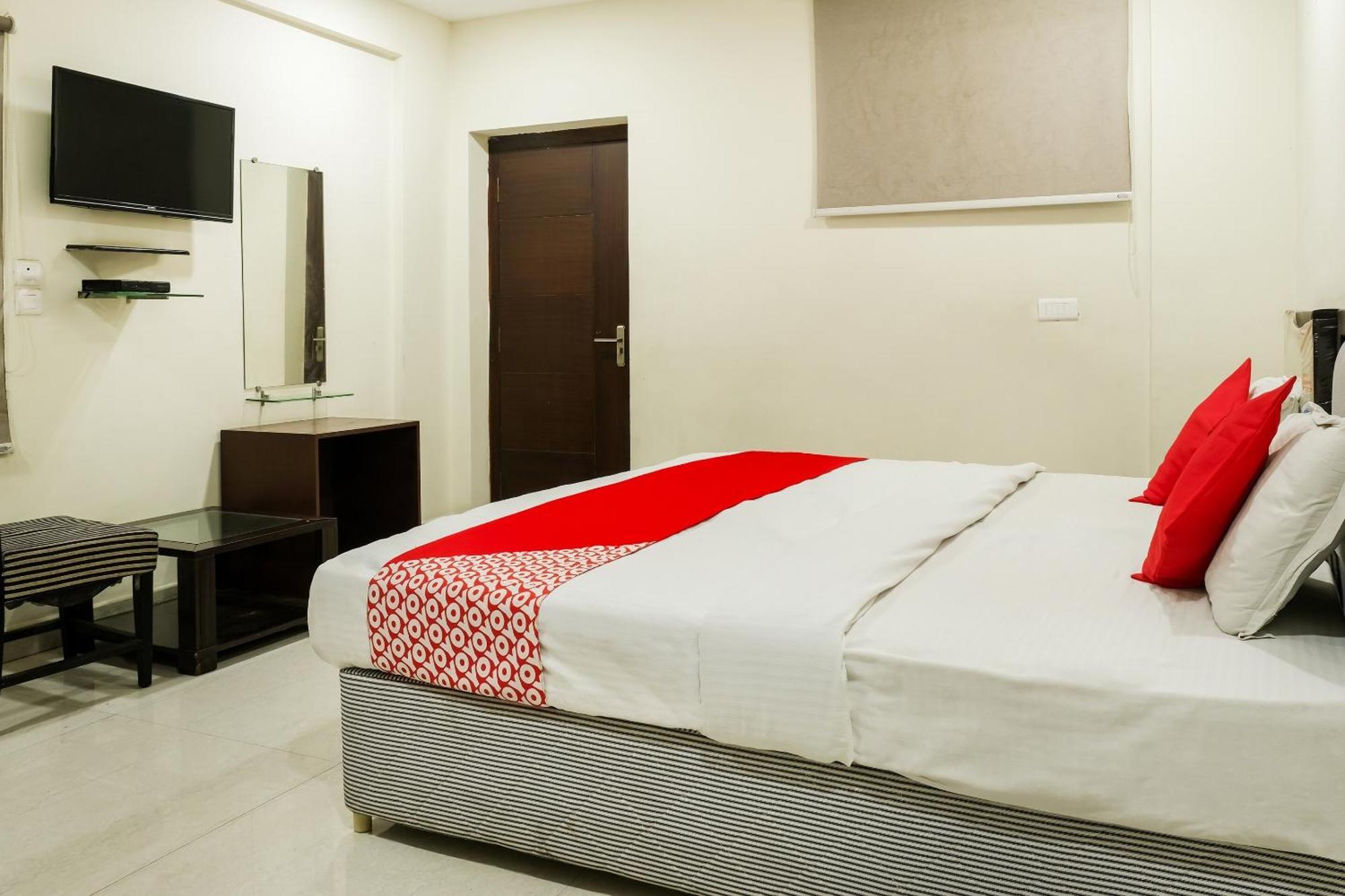 Hotel OYO 73795 Karthikeya Pride Vijayawāda Exterior foto