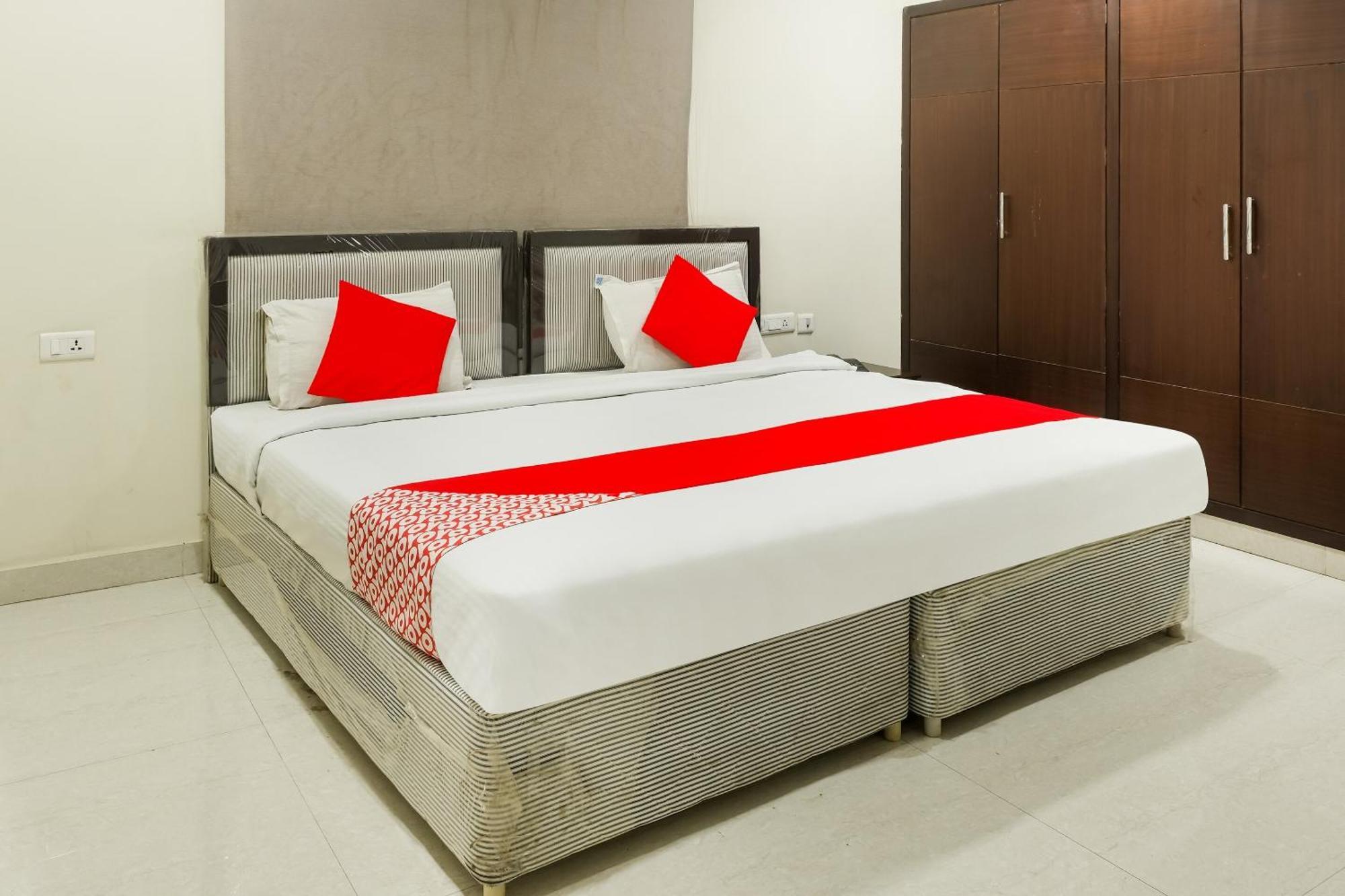 Hotel OYO 73795 Karthikeya Pride Vijayawāda Exterior foto