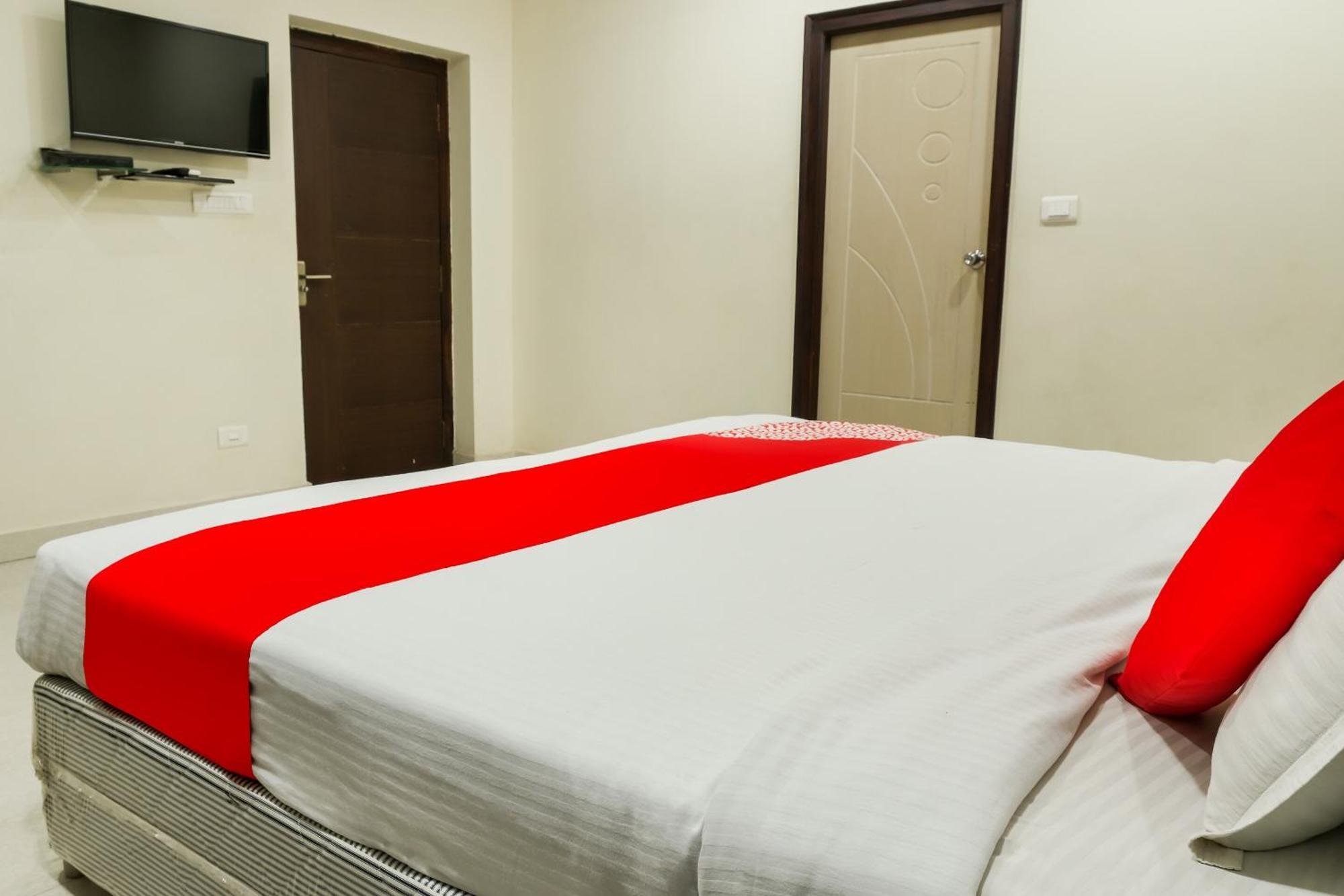 Hotel OYO 73795 Karthikeya Pride Vijayawāda Exterior foto