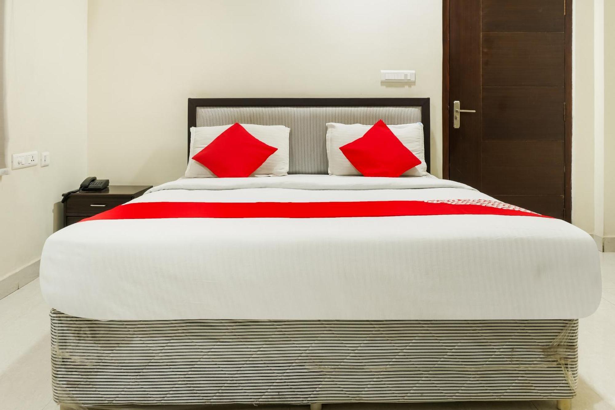 Hotel OYO 73795 Karthikeya Pride Vijayawāda Exterior foto